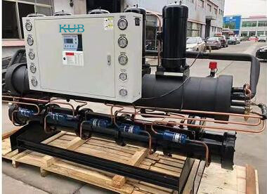 Enfriador de agua industrial OEM Kub con compresor semihermético de 3HP a 50HP y fuente de alimentación de 380V 50Hz con 1 año de garantía